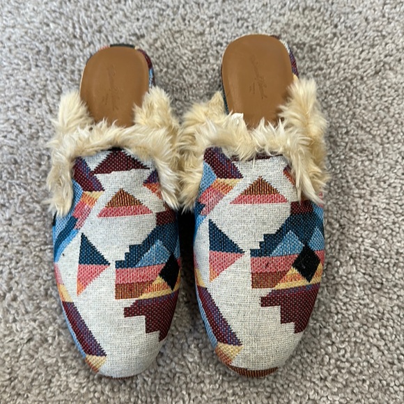 Universal Thread Shoes - Mules w/fur detail